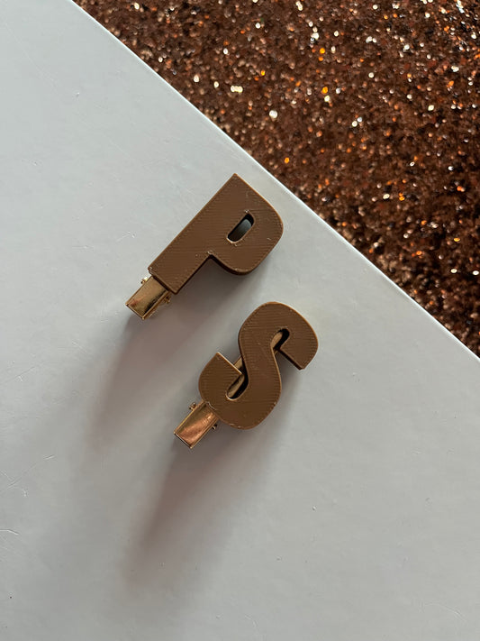 Chocolade letter S alligator clip 4.5cm