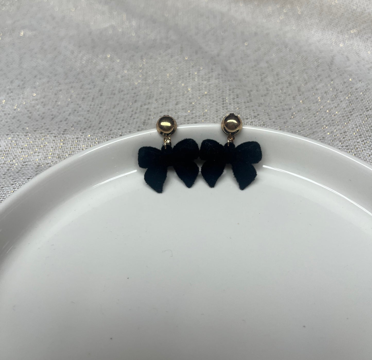 Strik oorbellen velours zwart