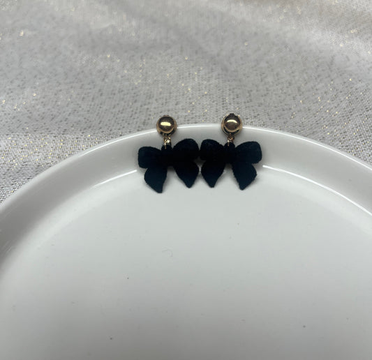 Strik oorbellen velours zwart