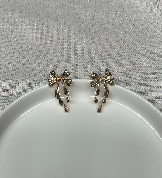 Strik oorbellen goud