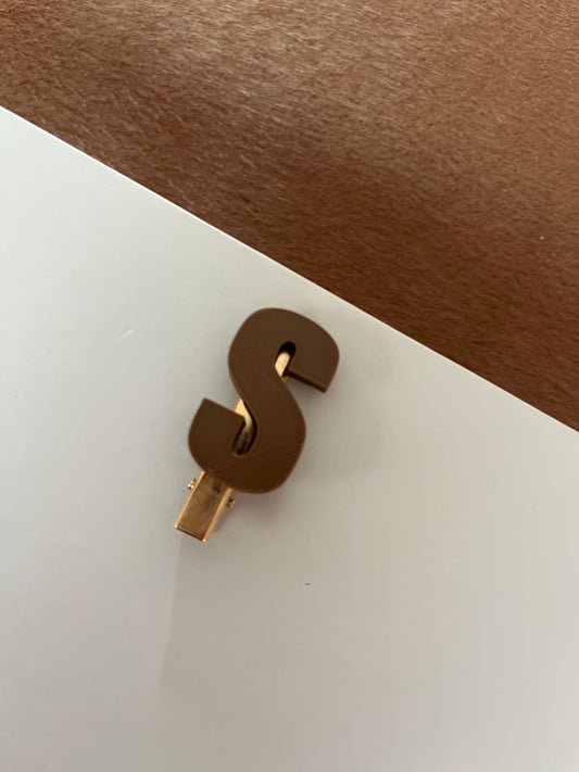 Chocolade letter S alligator clip 4.5cm